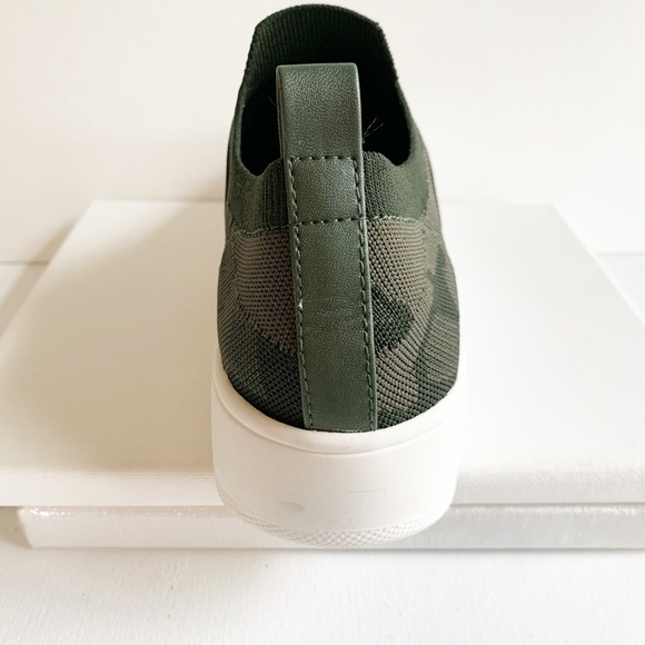 New with tags Steve Madden camouflage Slip on flatforms size 6 - Picture 6 of 7